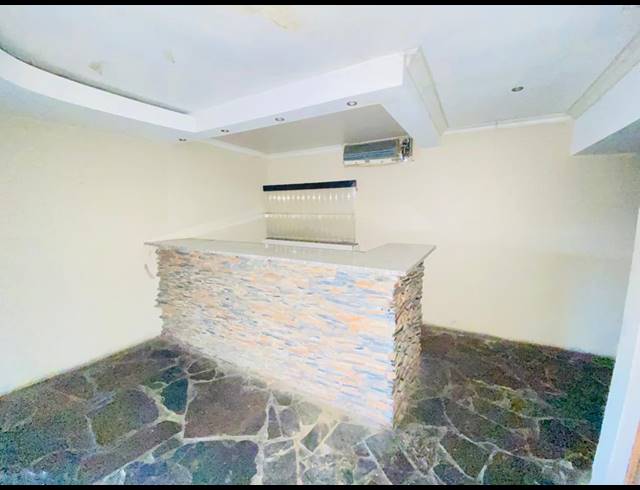 243M² BUSINESS FOR SALE IN KANYAMAZANE